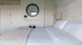 Tranquil Beachfront Beautiful 2-Bed Apartment